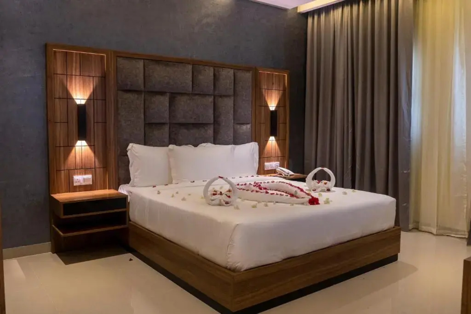 Отель The Plaza  and Resort