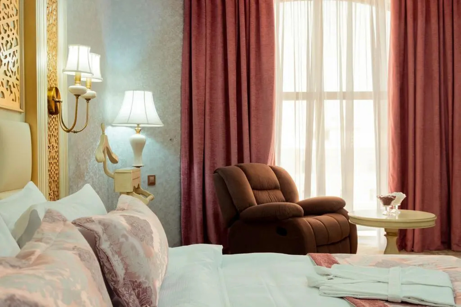 Отель Dilimah Premium Luxury