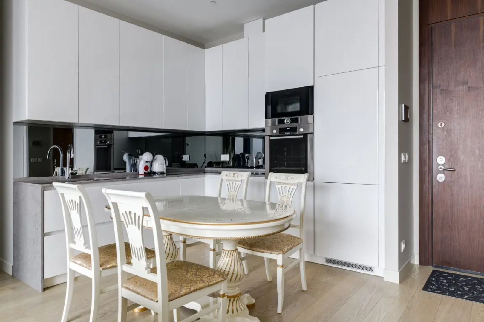 Топовая трешка с видом на город и изолированными спальнями