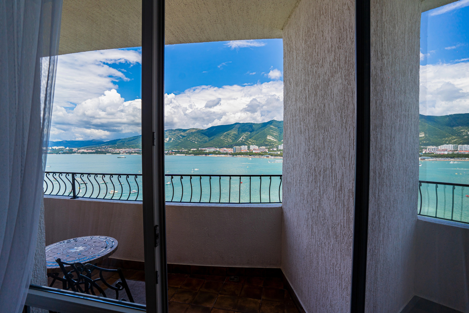 Апартаменты в Средиземноморском стиле от LetoApart