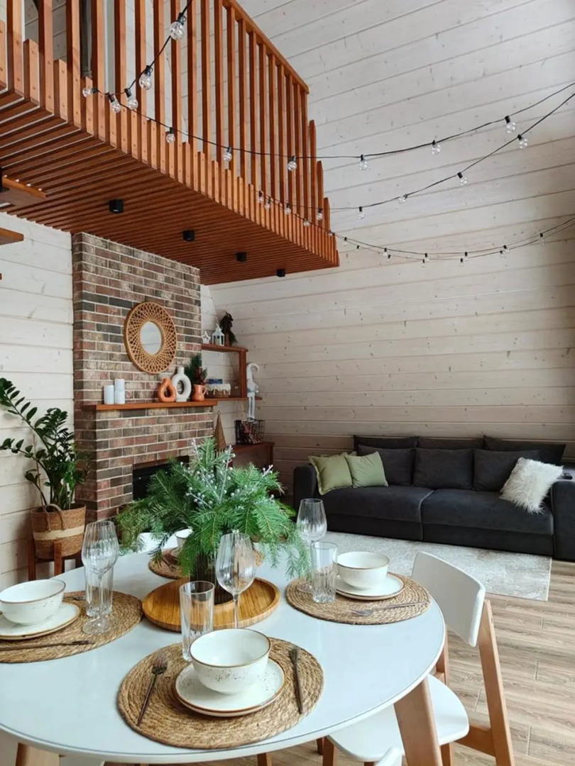 Частный дом A-фрейм c кaминoм и бaней в сoснoвом лeсу