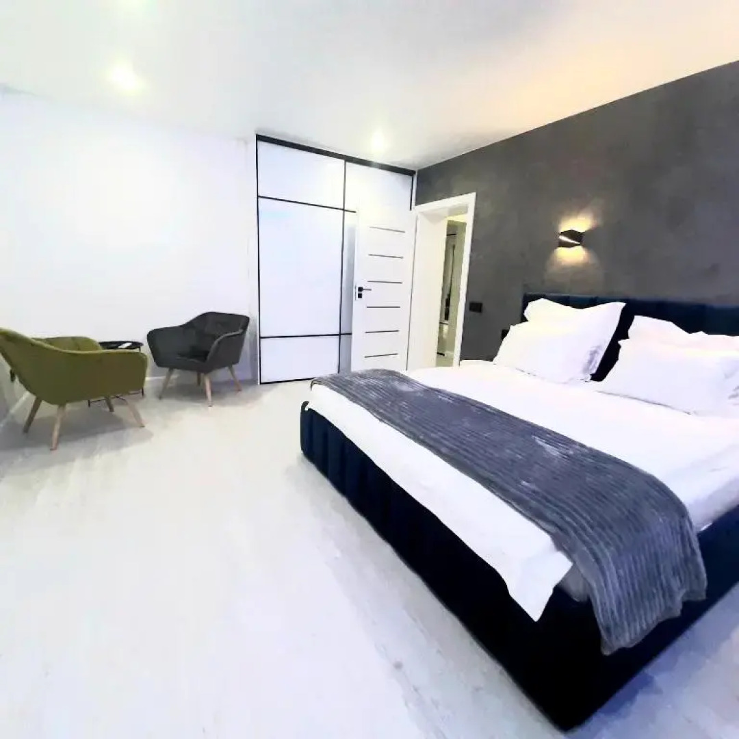 Апартаменты Трёхкомнатный Люкс, центр, площадь Победы, Черняховского 10А, Колибри#10А