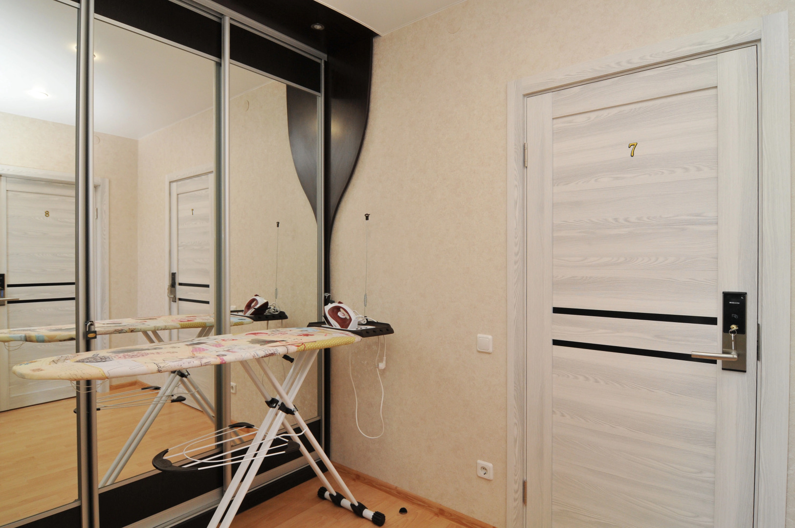 Апартаменты №8 Стандарт улучшенный, 2 линия, боковой вид на море (4чел)