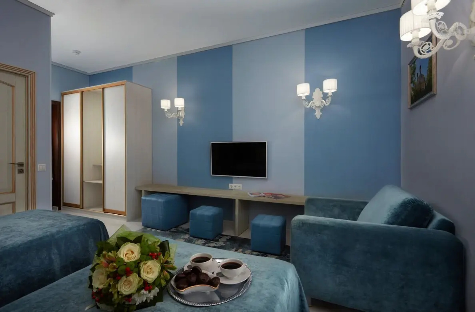 Отель Клевер