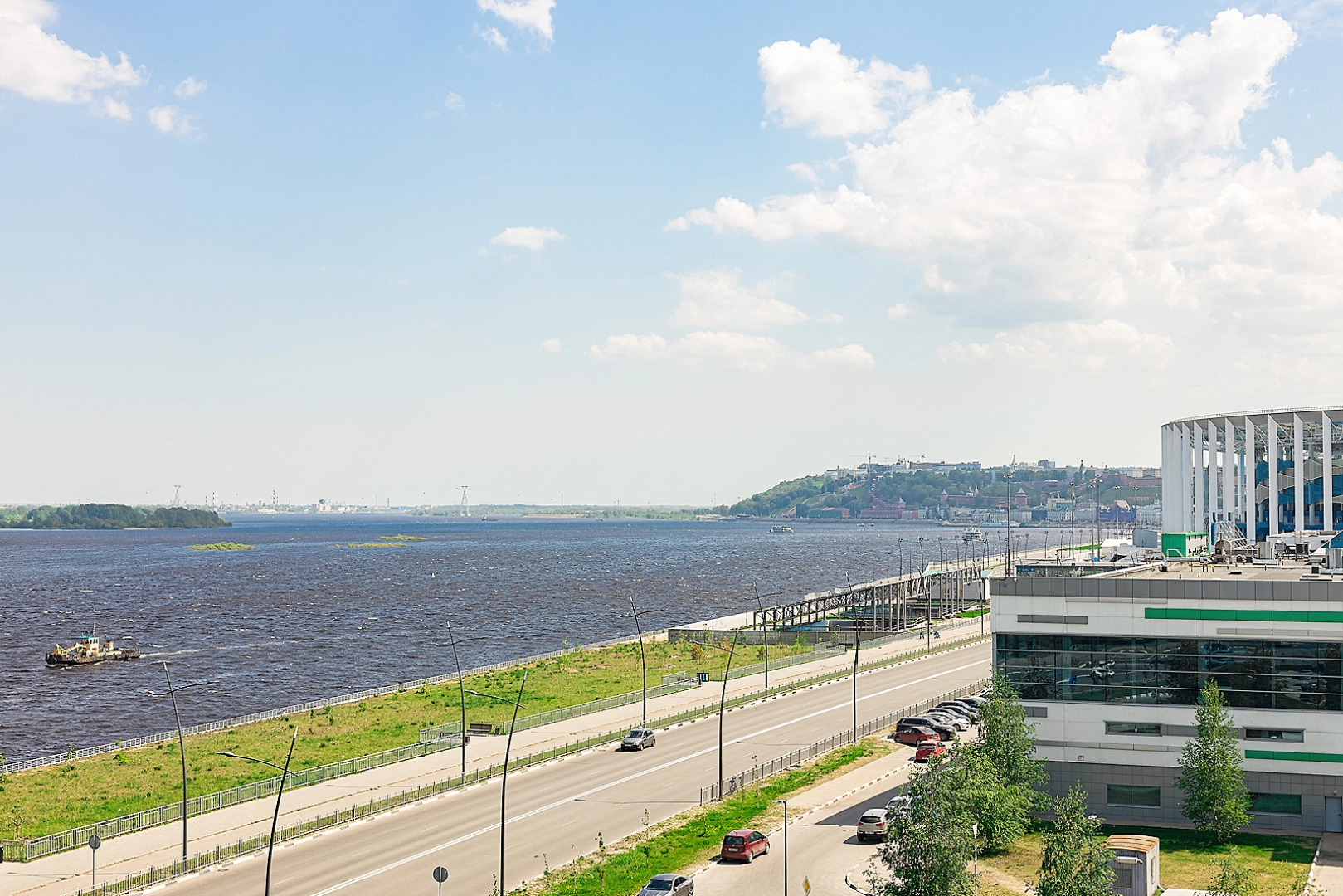 Апартаменты двухкомнатные c видом на Волгу на Волжской набережной  25, м.Cтрелка. Сова-Дом