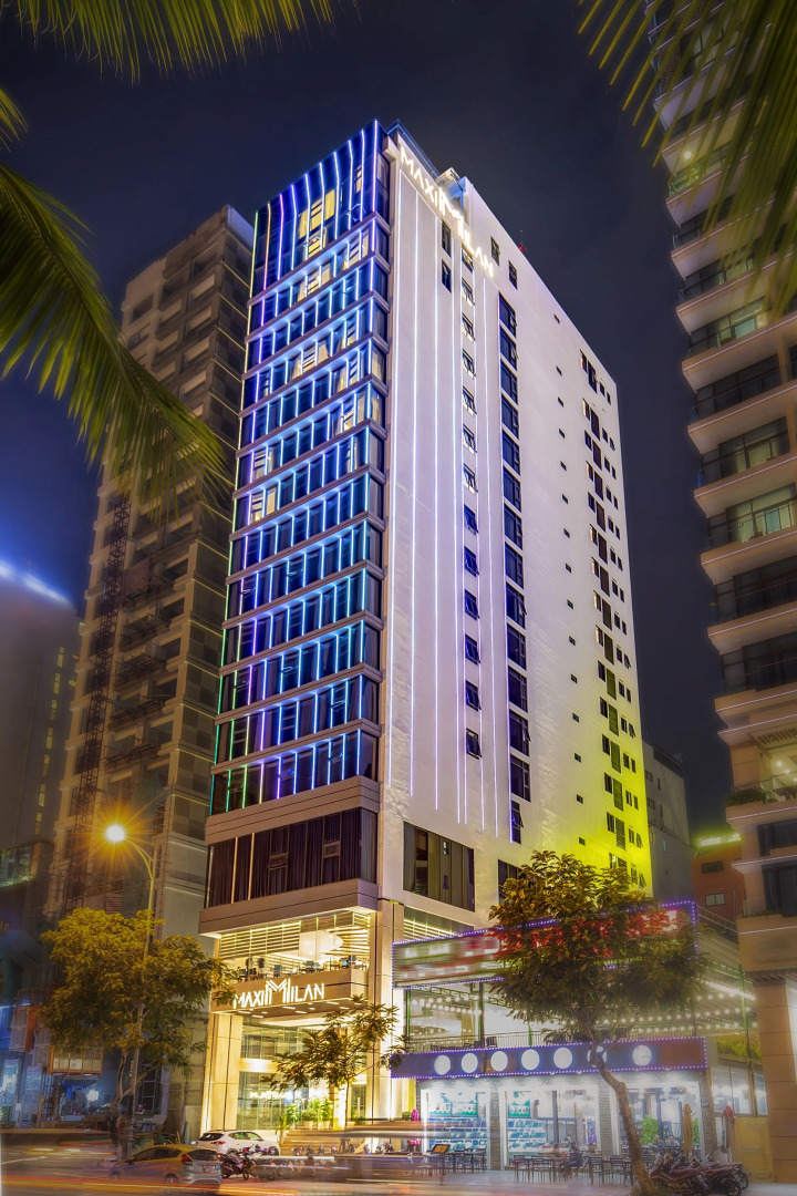 Отель Maximilan Danang Beach
