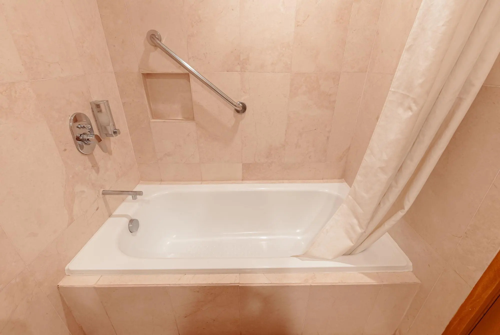 Отель City Garden Suites Manila