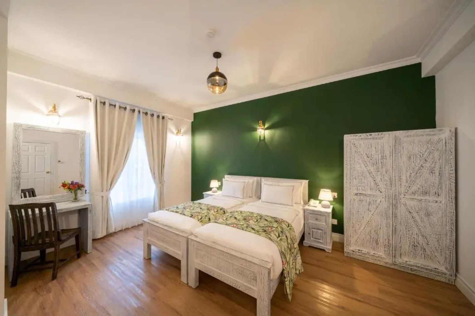 Отель Pedro Barn by Little England Cottage