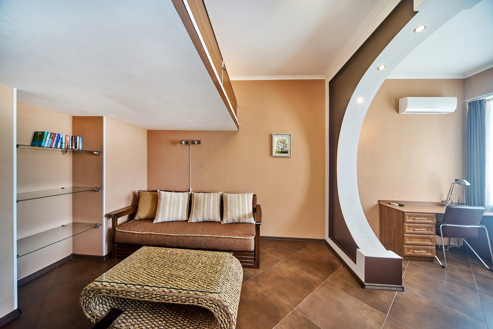 Двухуровневые апартаменты у моря на Античном