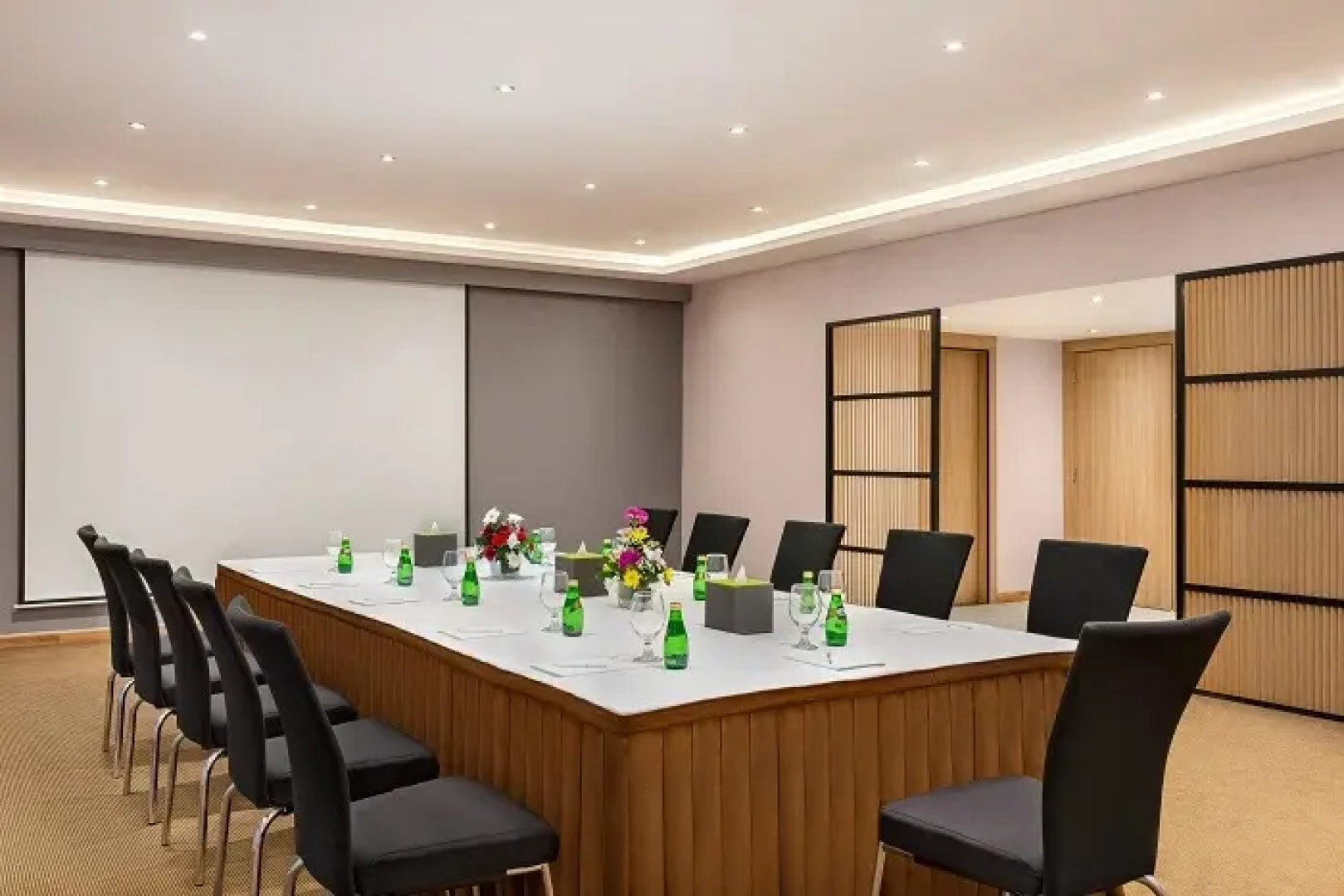 Отель La Quinta by Wyndham Dubai Jumeirah