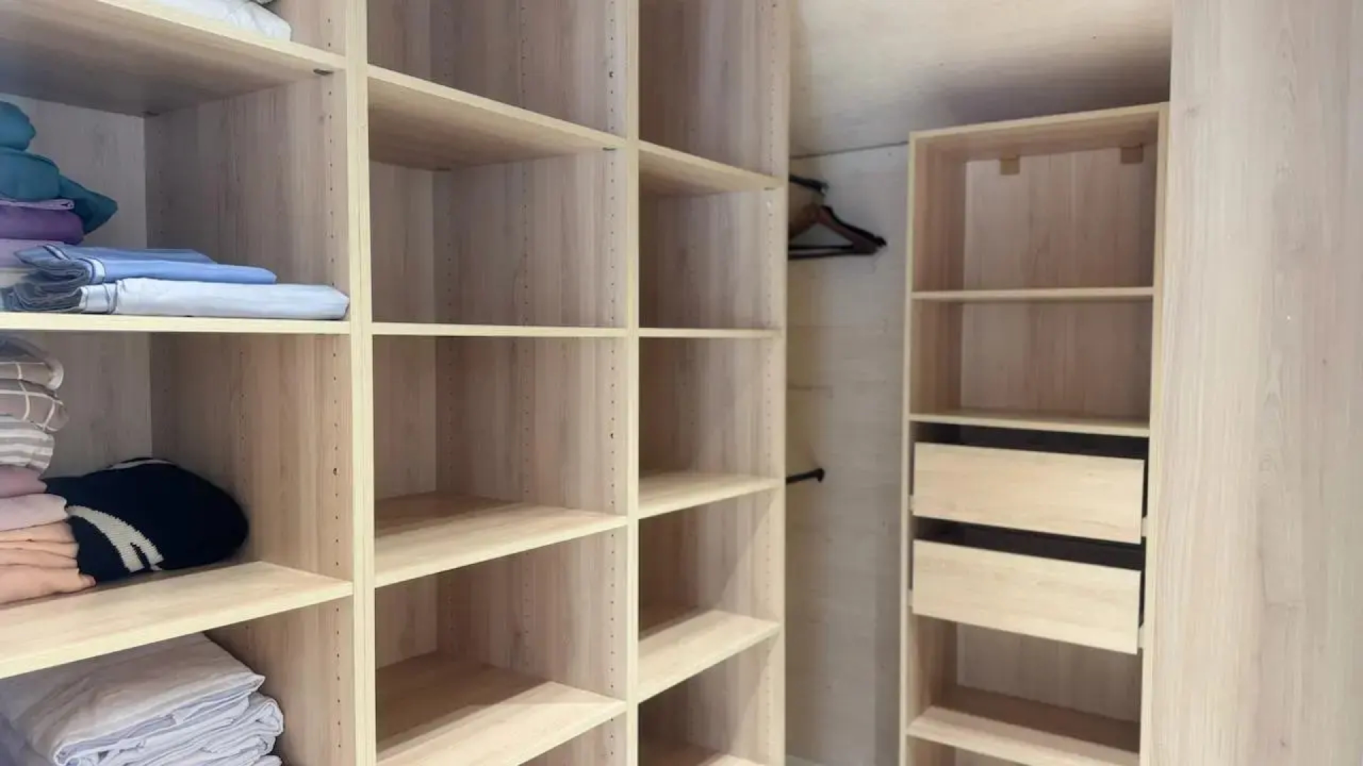 Частный дом Дом на краю леса