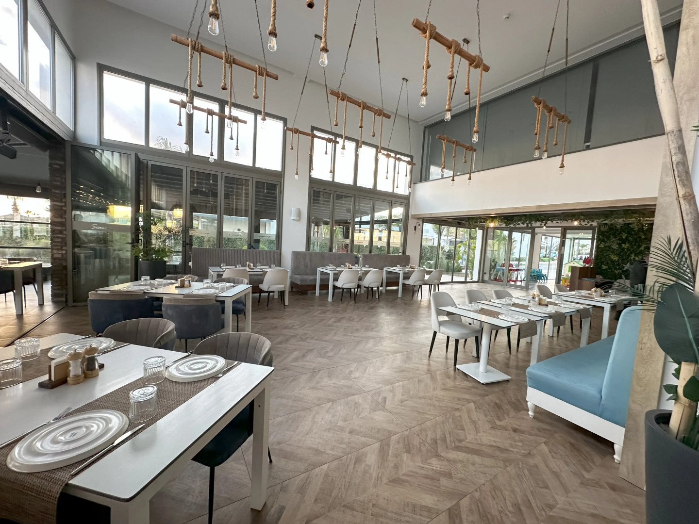 Курортный отель Four Season Li̇fe