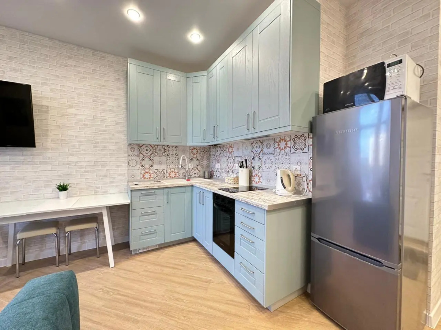 Море квартир уютная студия с панорамными окнами в центре Адлера 7