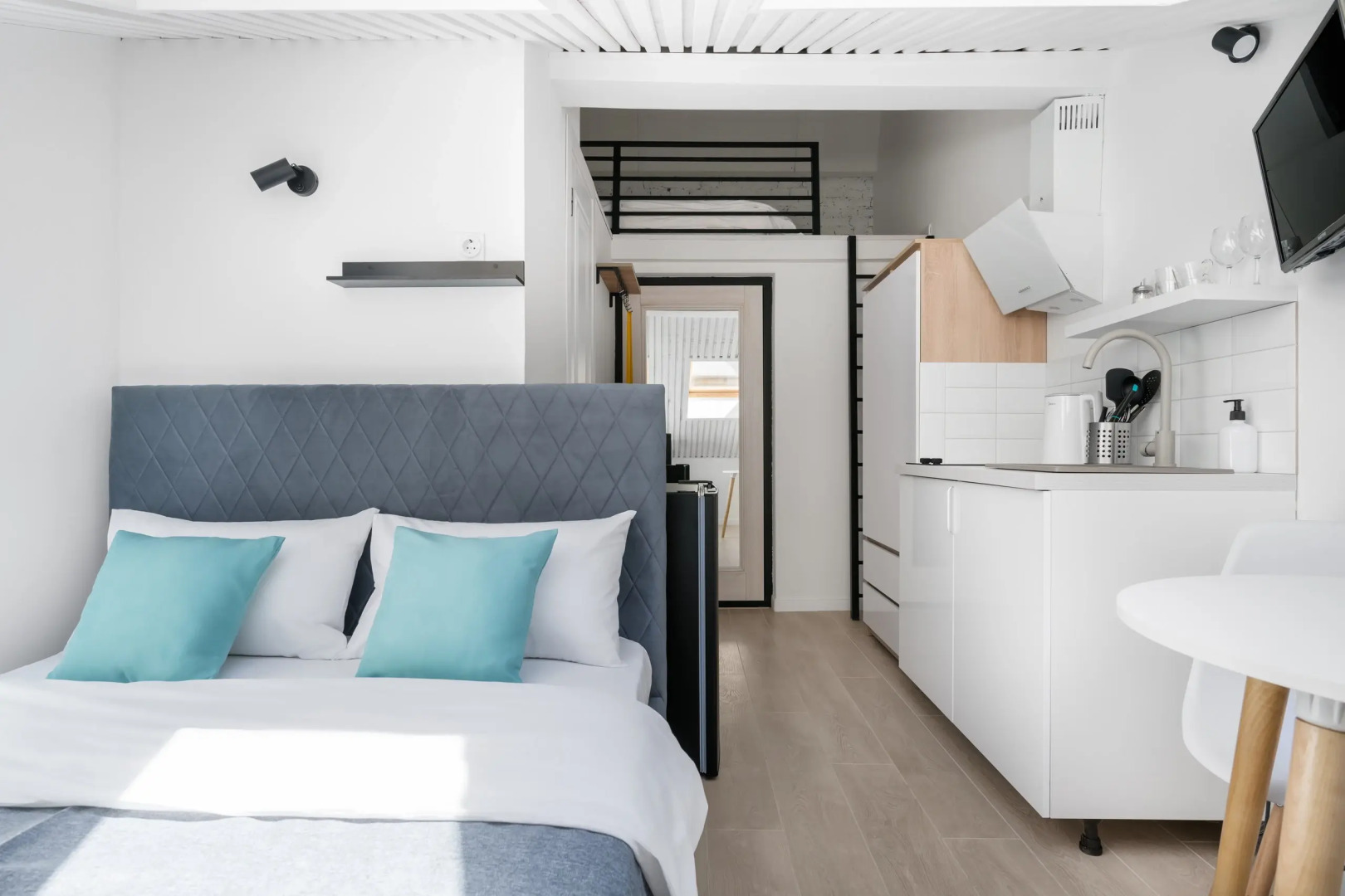 Апартаменты Welcome Home Мансарда на Невском 106