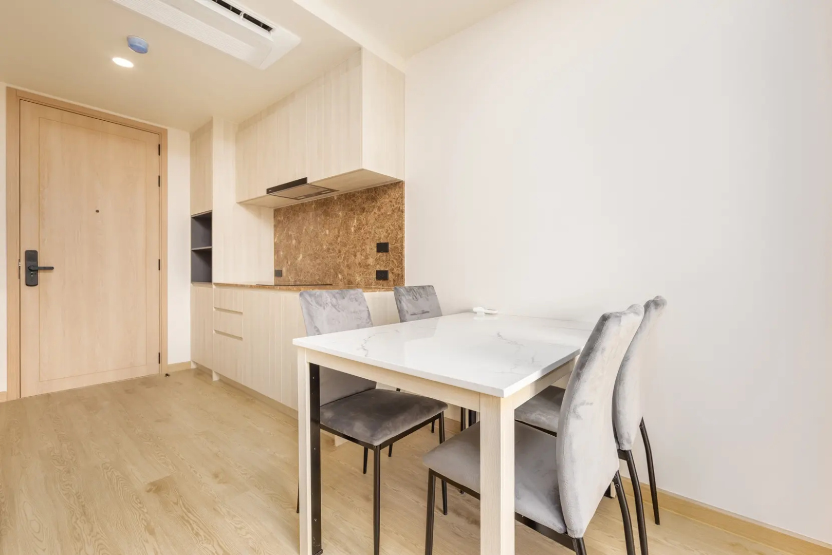 Apartment Ozone condo by TropicLook