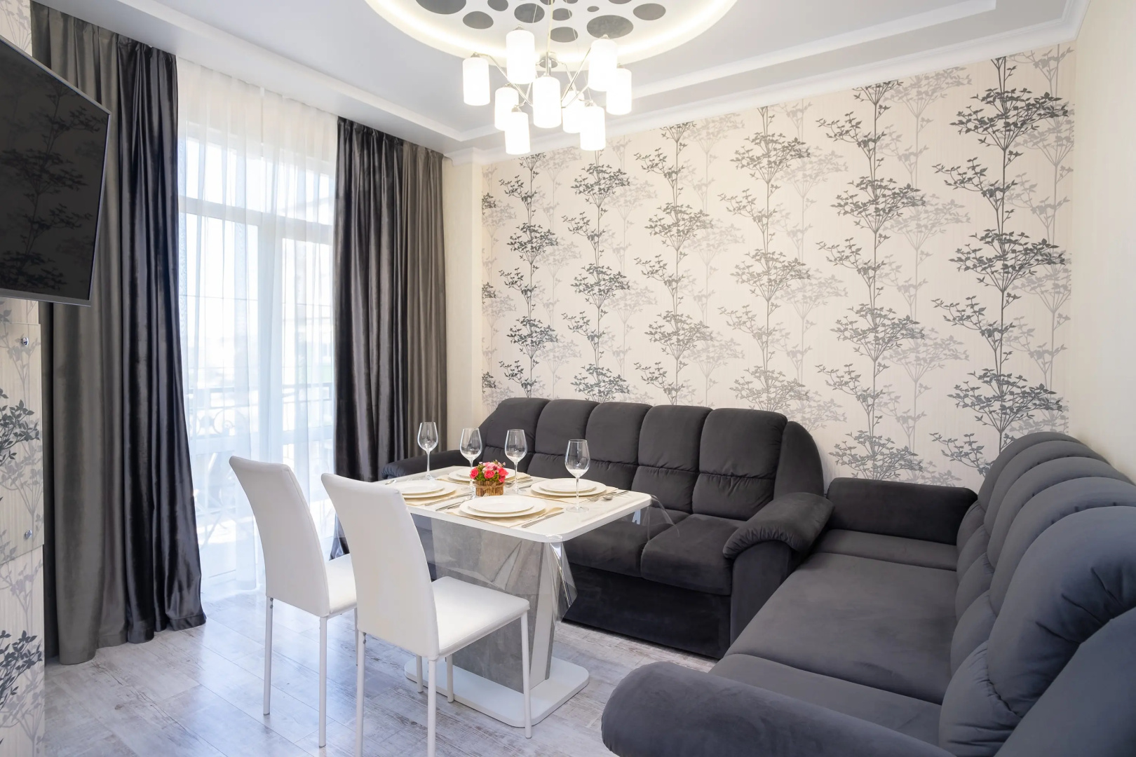 Апартаменты Red Apartments Арт Лайт Сити Апартамент Рафаэль