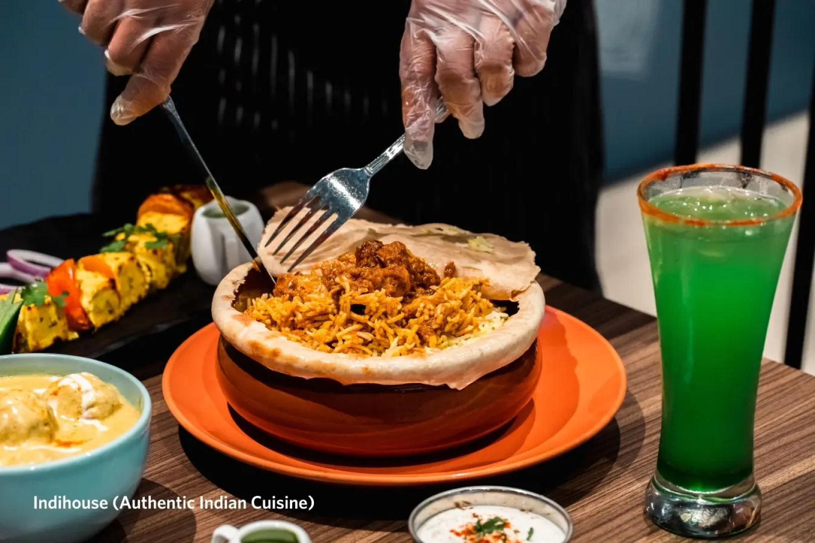 Отель Kingsgate Canal