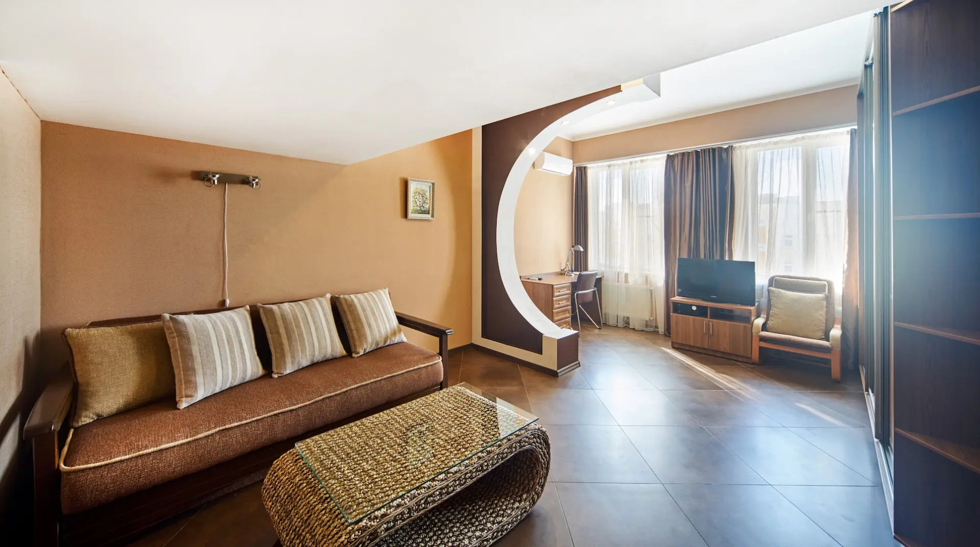 Двухуровневые апартаменты у моря на Античном