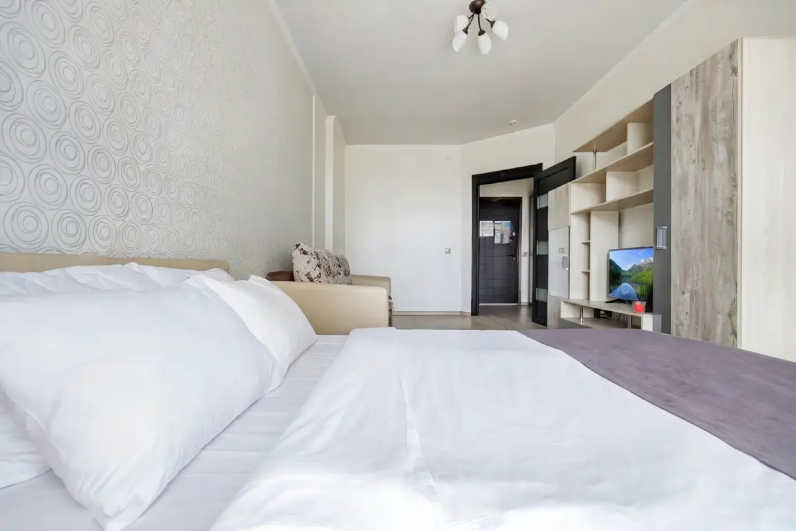 Апартаменты в спокойных тонах ЖК Большой Lounge балкон удобный матрас