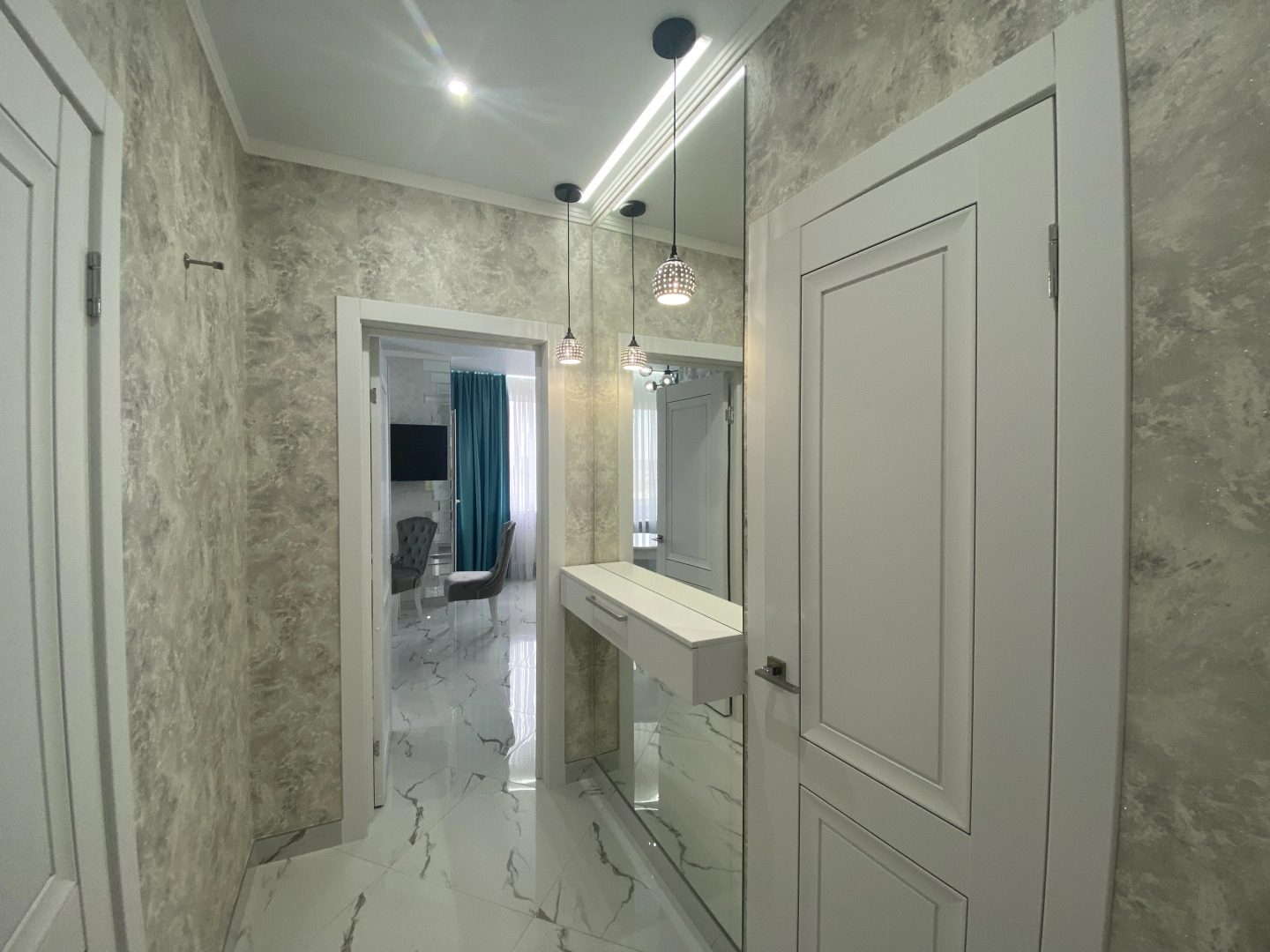 Апартаменты с видом на гору Змейка