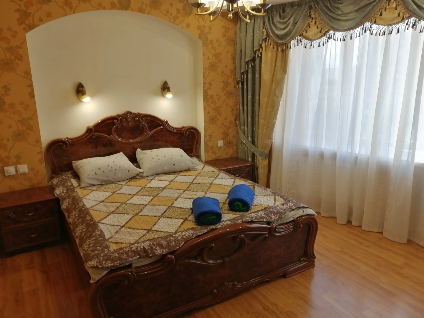 Квартира трёхкомнатная с двумя уборными лифтом и балконом