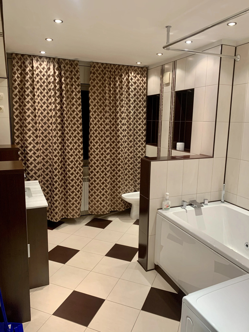 4-комнатная квартира с камином рядом Центральная площадь