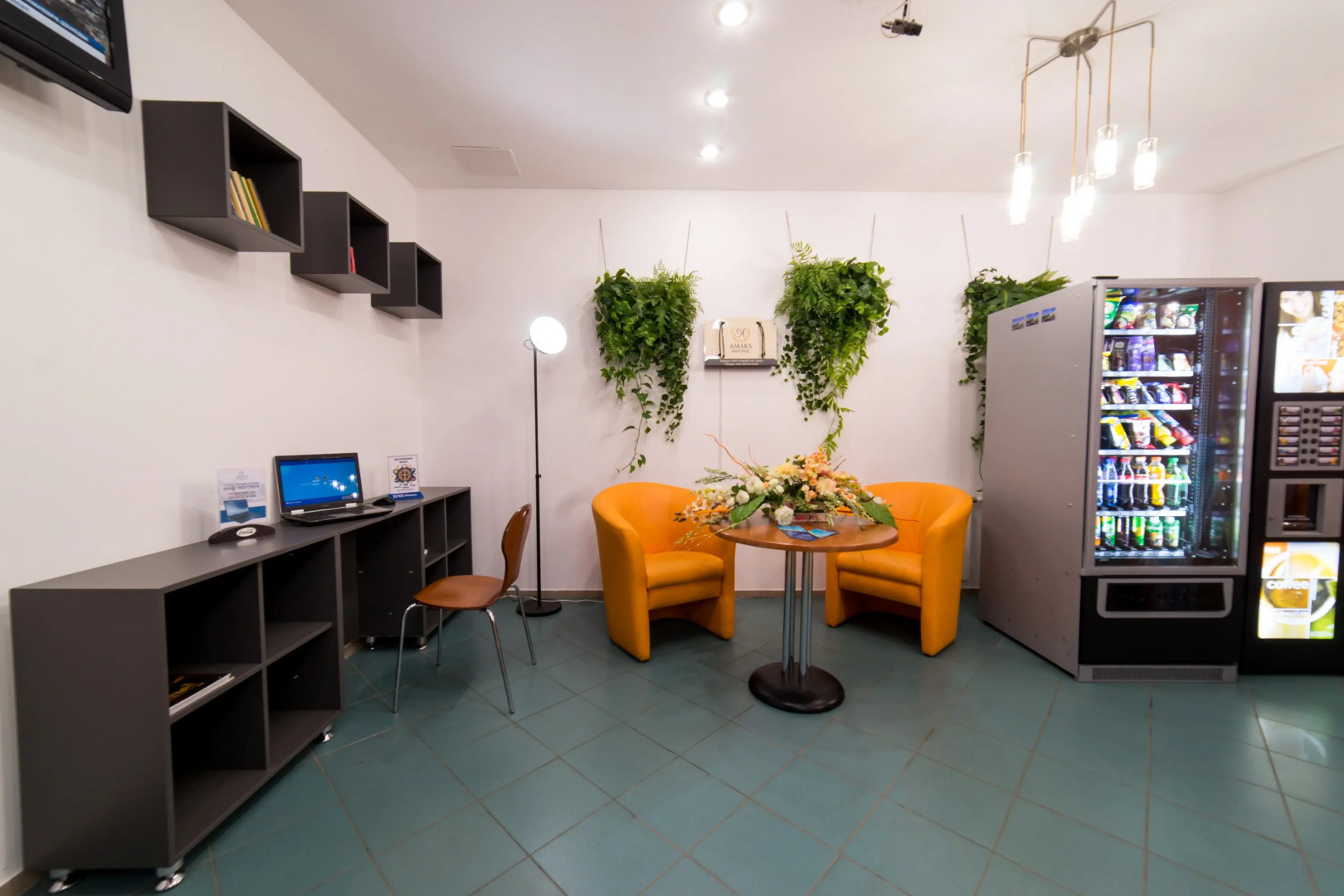 Отель Амакс