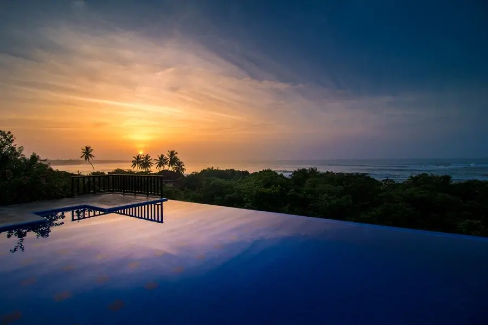 Курортный отель Ananthaya Beach