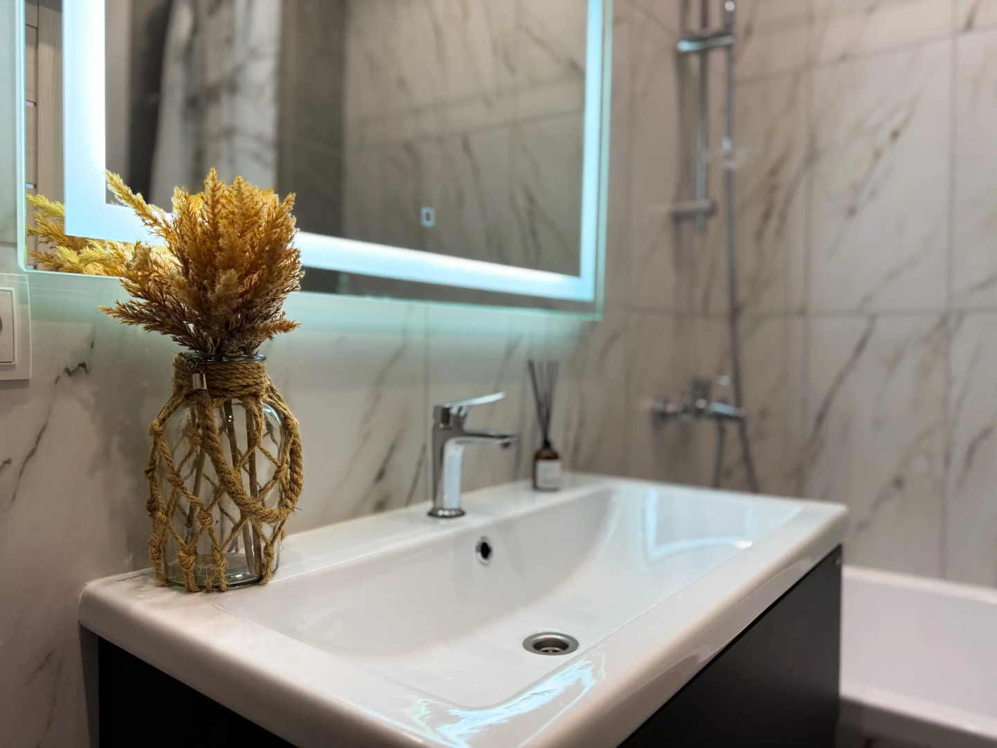 Апартаменты Like Home на Земнухова 2