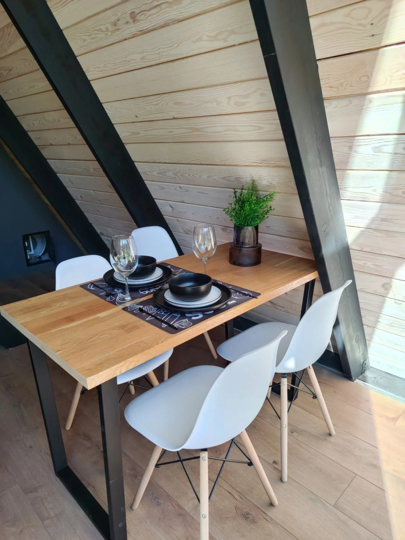 Шале двухэтажный А-фрейм с панорамным остеклением и террасой