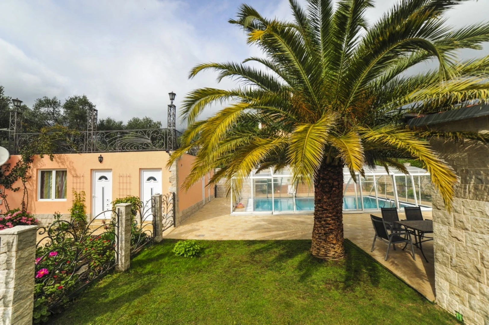 Апарт-Отель Villa Dolphin