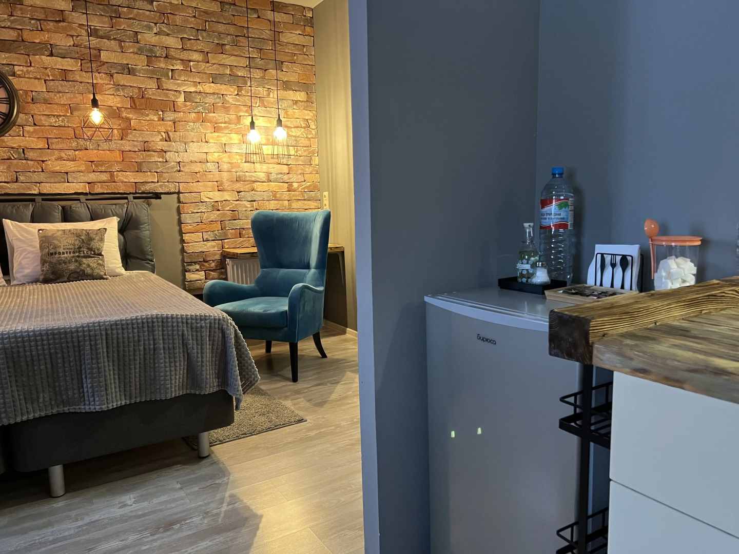 Апартаменты с Часами в Стиле Лофт