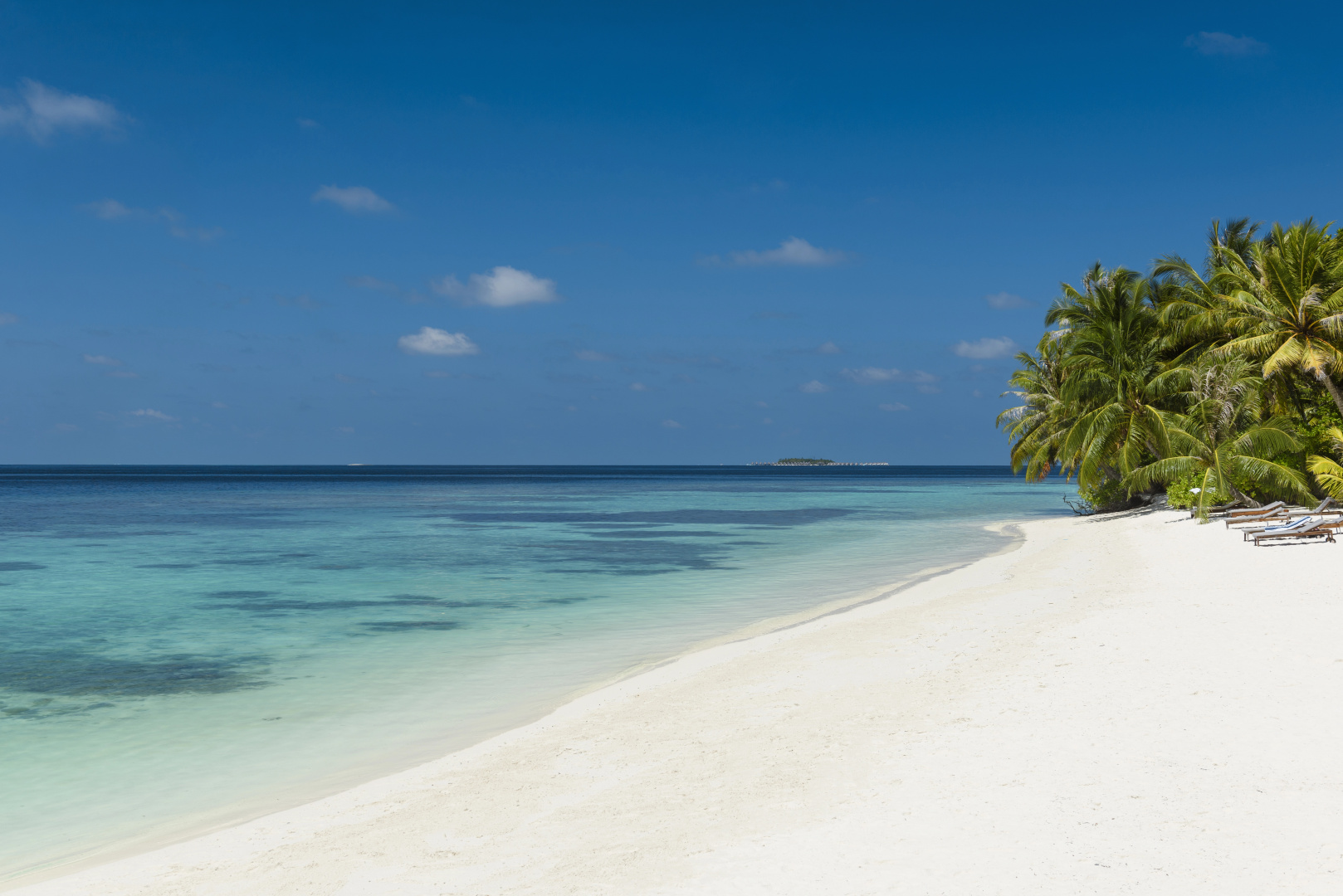 Курортный отель Bandos Maldives