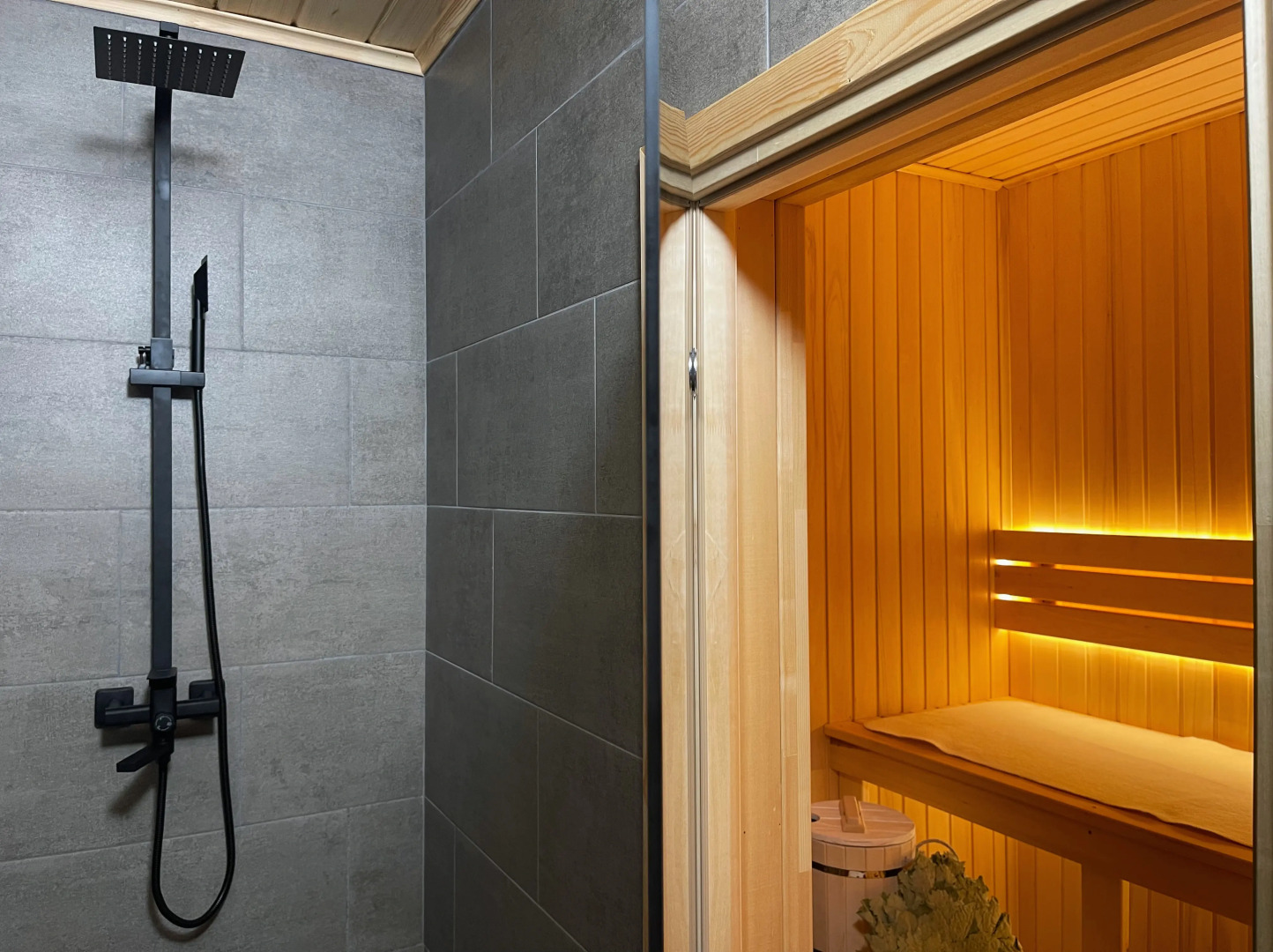 Частный дом просторный барнхаус с панорамными окнами