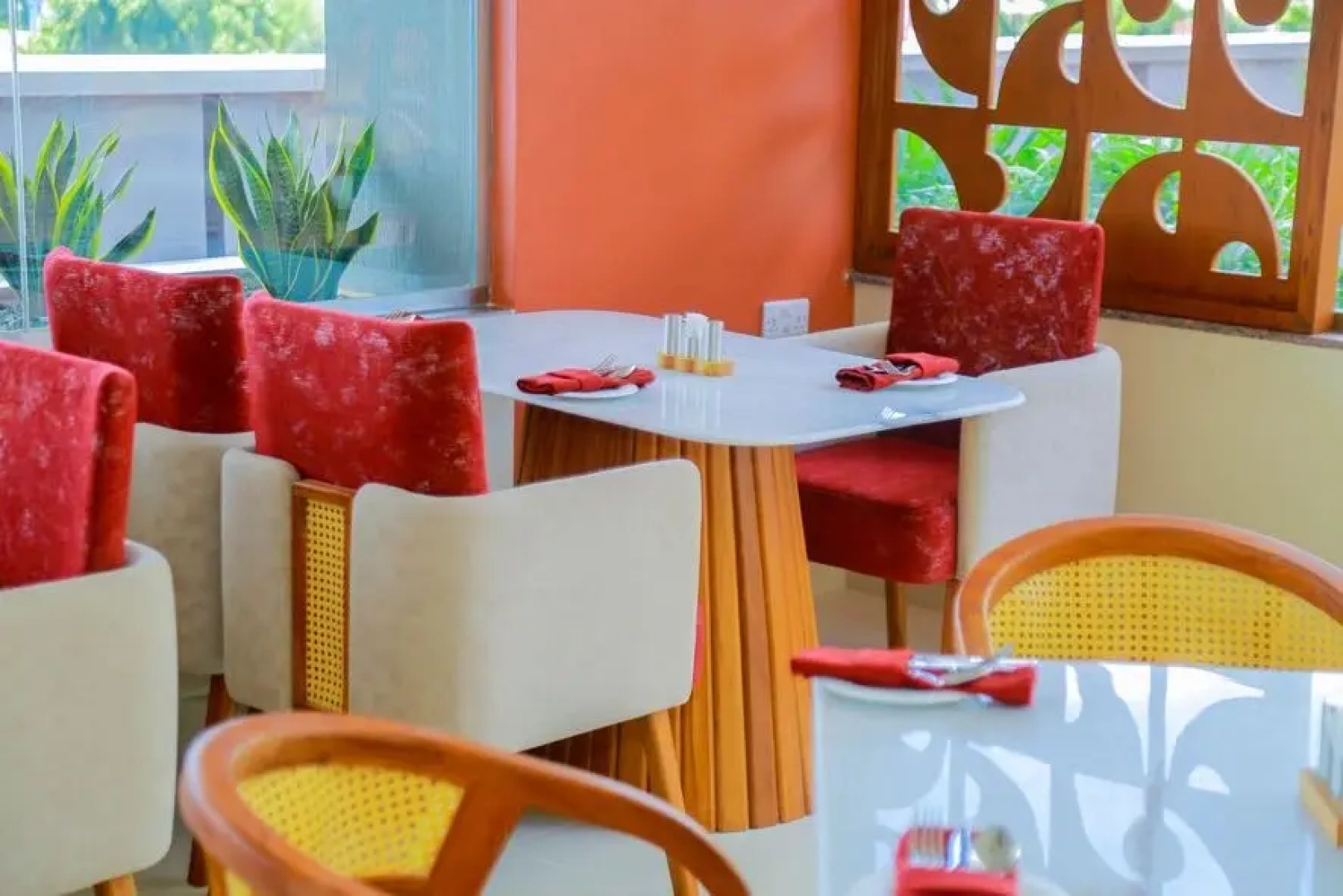 Отель King Jada Apartments & Hotel