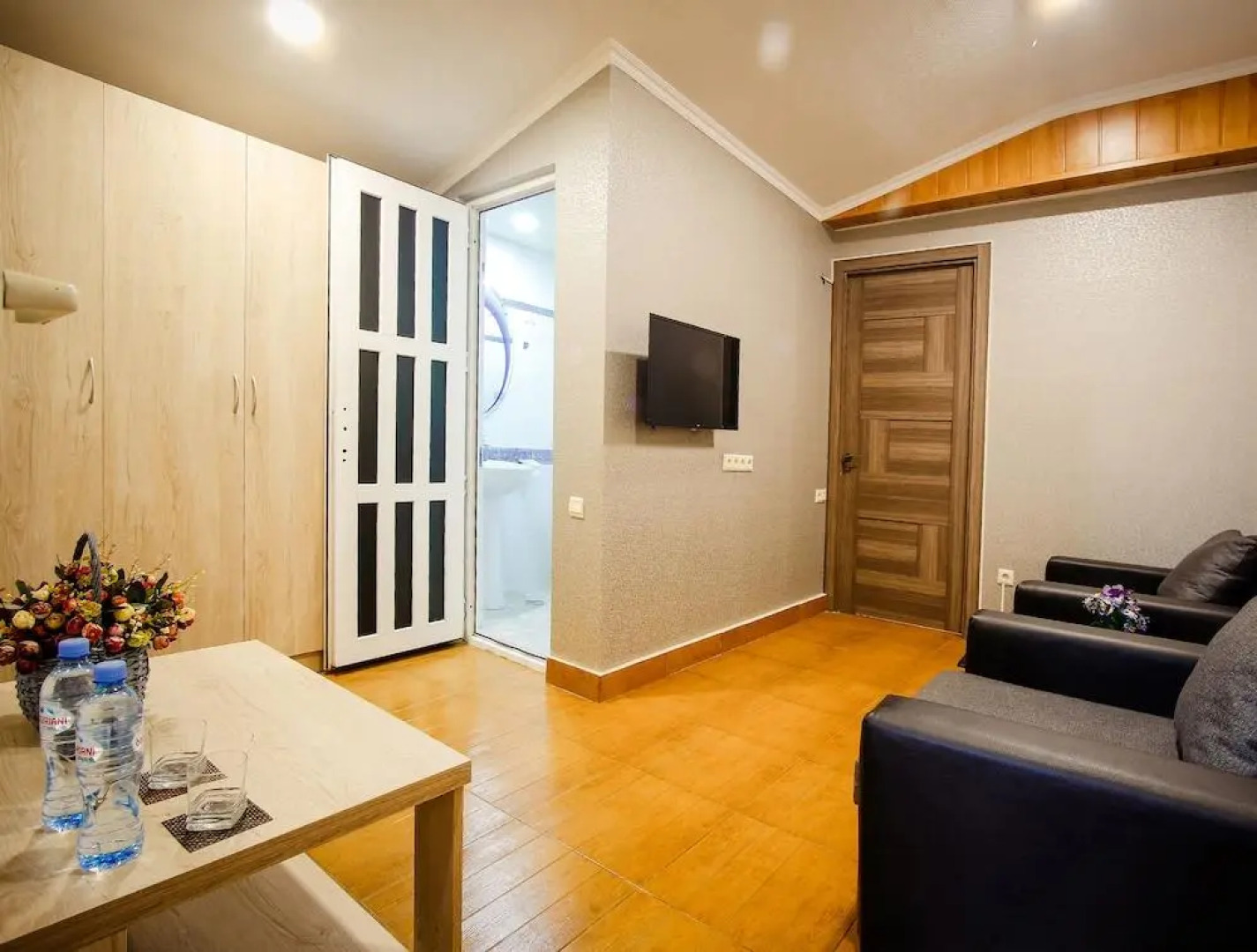 Отель Toma's House