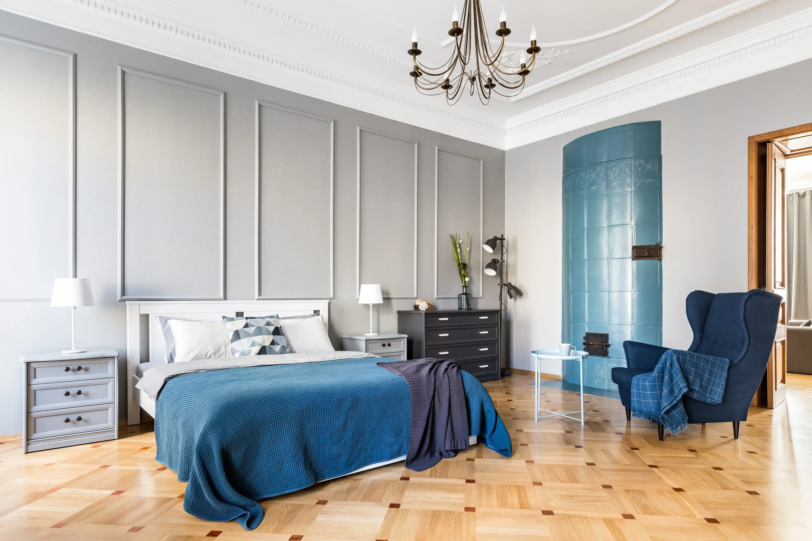 Апартаменты Avenue 180 кв.м с видом на Большую Конюшенную Улицу и Церковь Петра и Павла