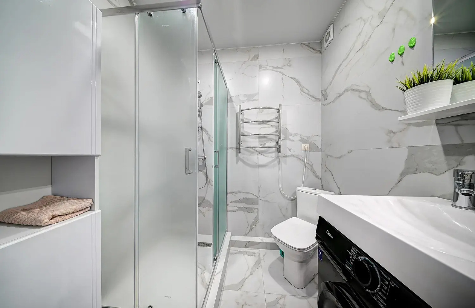 Апартаменты MorskayaSimfonya2 уютные с балконом видом на море и бассейном на территории