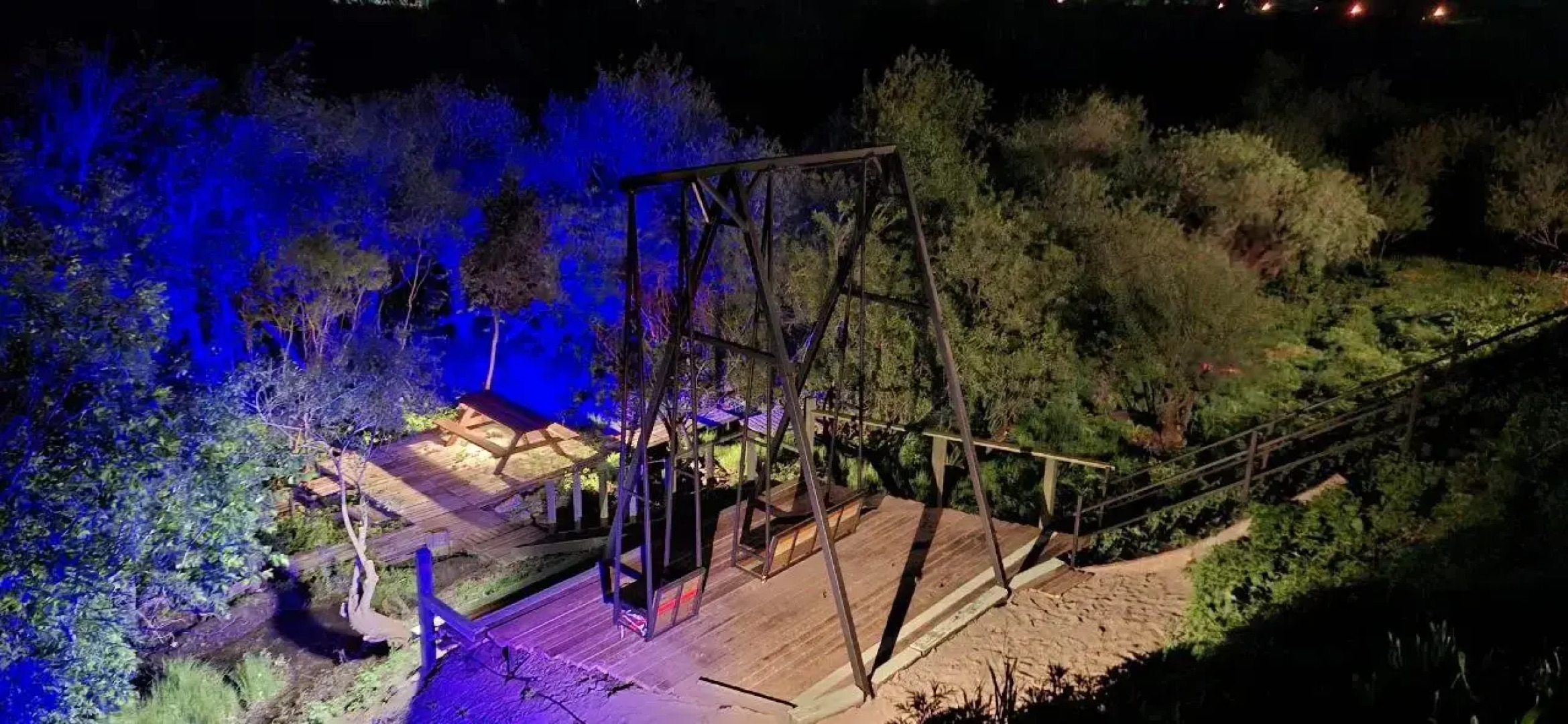 Гостевой Дом с кораблем на берегу реки