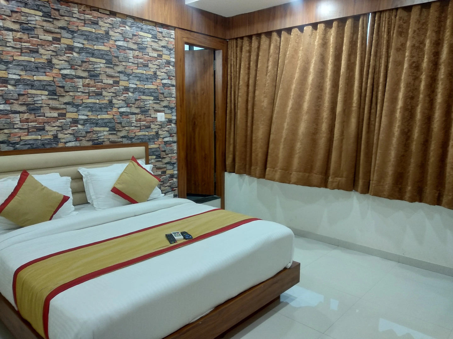 Отель Rest & Ride