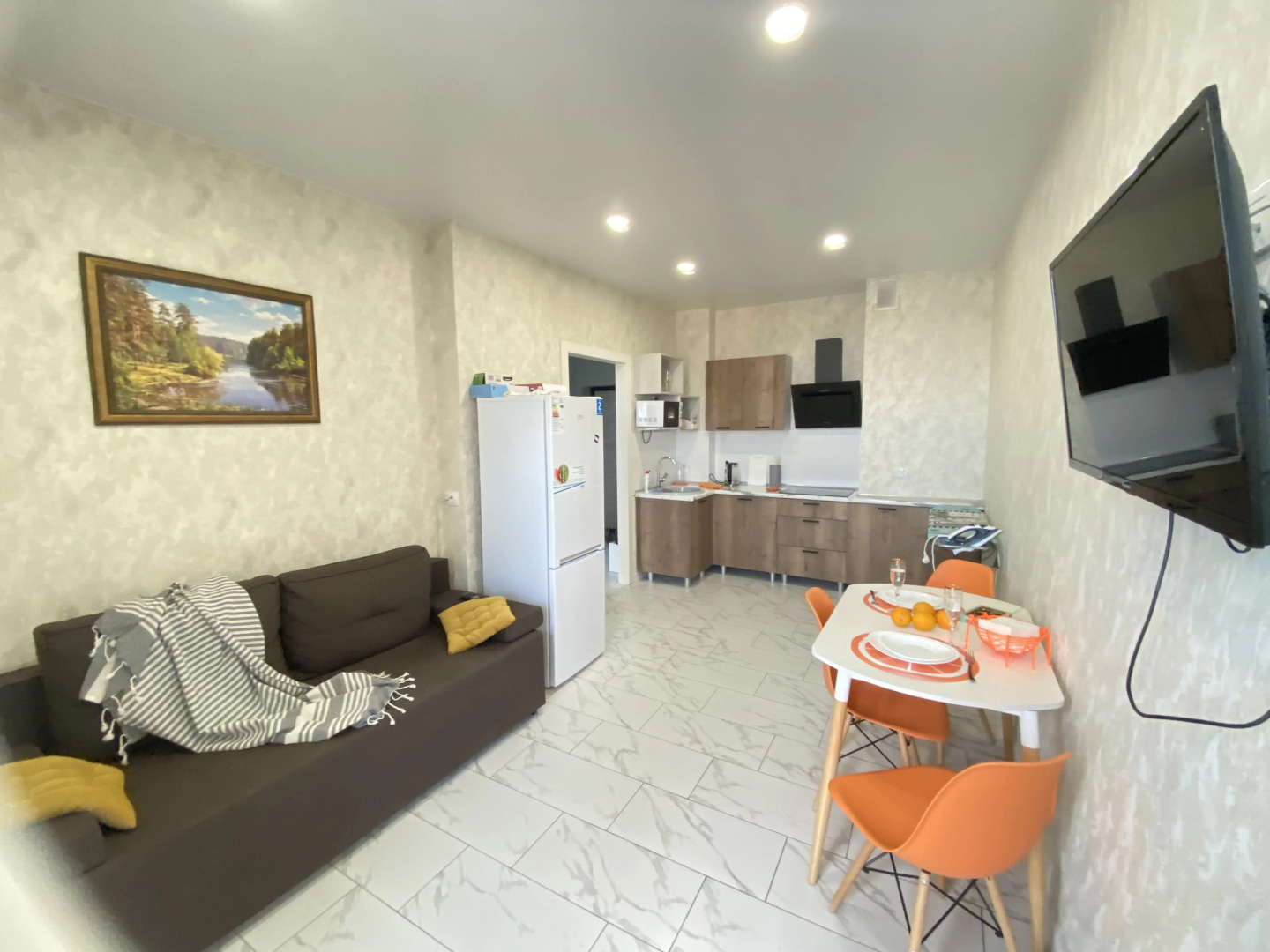 Апартаменты 1-комн квартира 41 кв.м. В ЦЕНТРЕ ул. Полежаева д.92