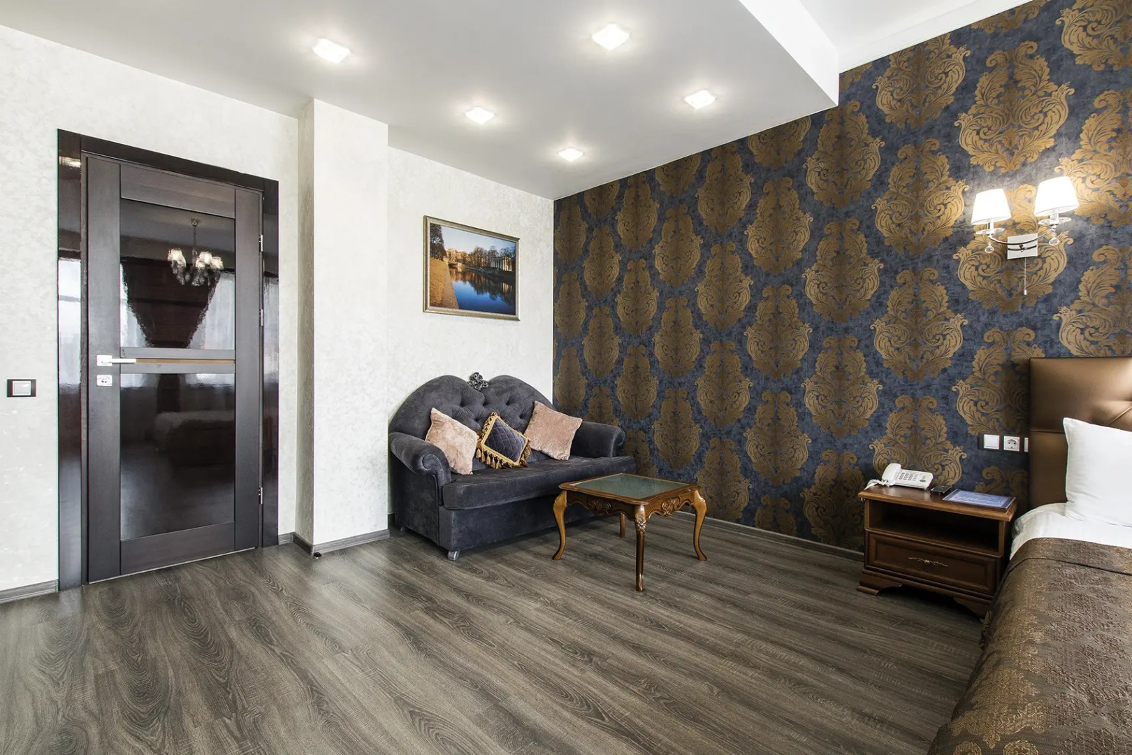 Отель Корона