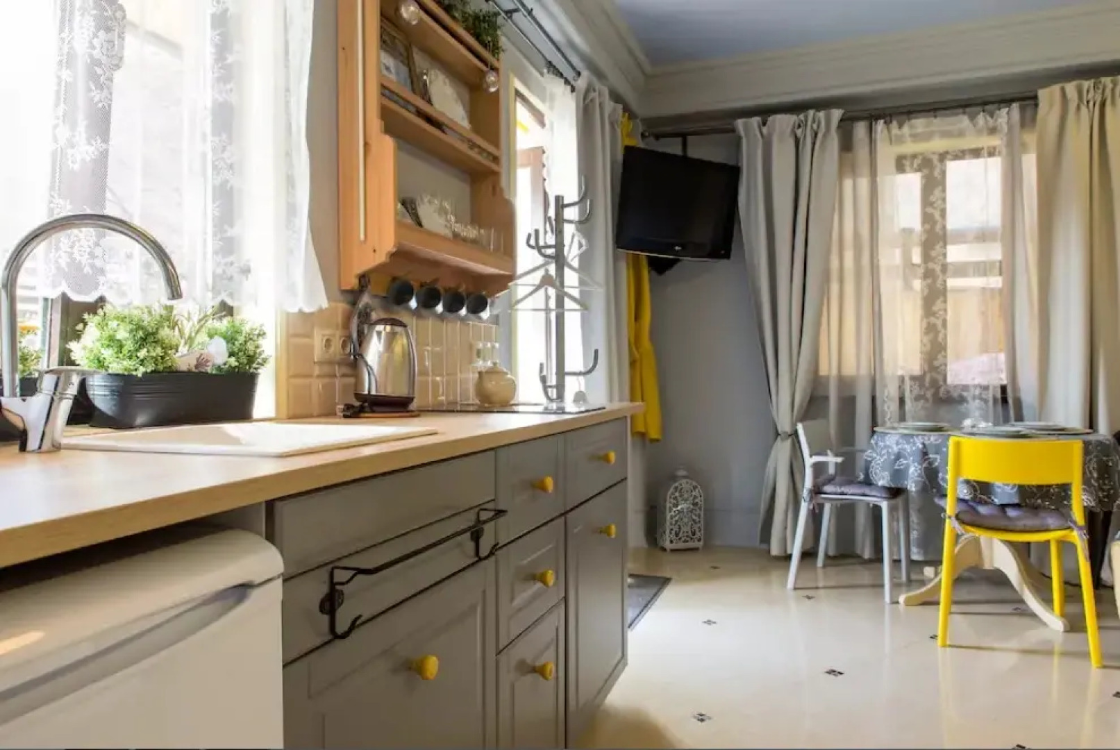 Апартаменты Mountains and Flowers