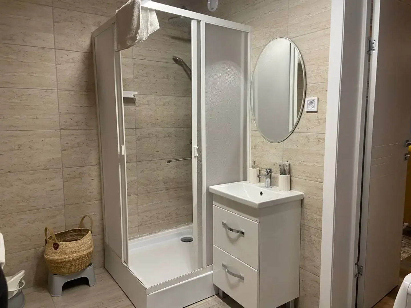 Частный дом комфортный со столом для пинг-понга и батутом