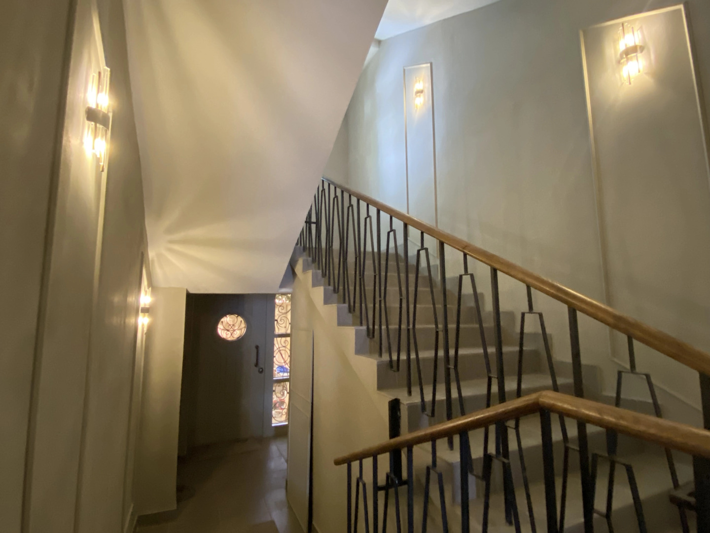 Отель Тихонов