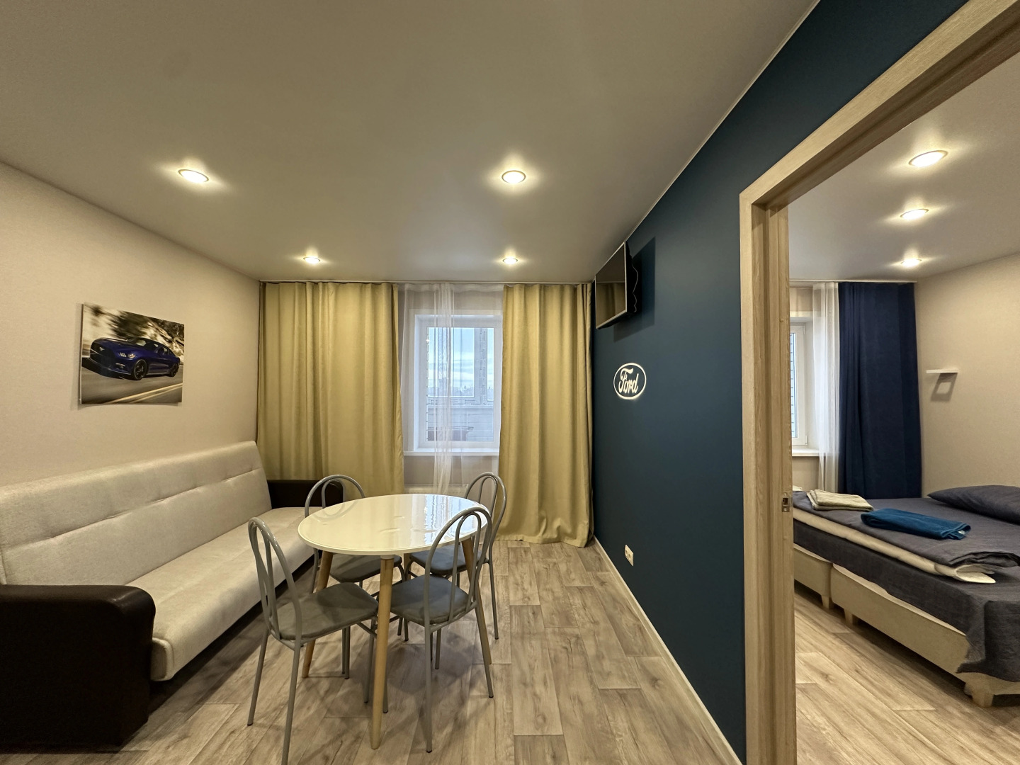 Апартаменты ФОРД против ФЕРРАРИ