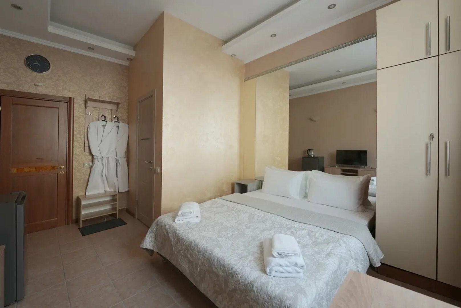 Отель Афина