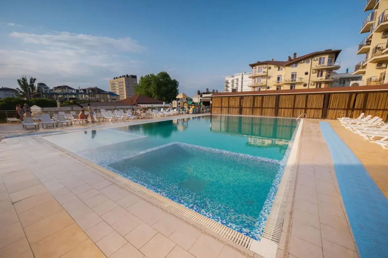 Отель Меридиан Плаза