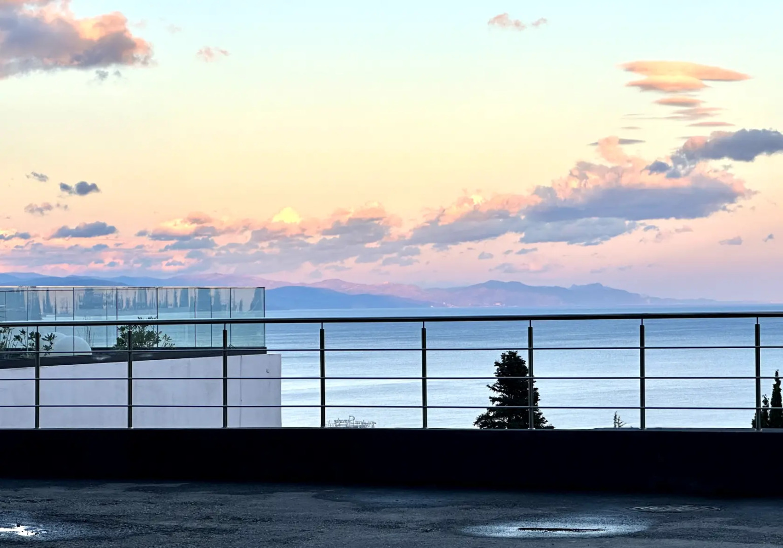 Апартаменты LS-Hi-Tech Emotion с видом на море со 2 этажа