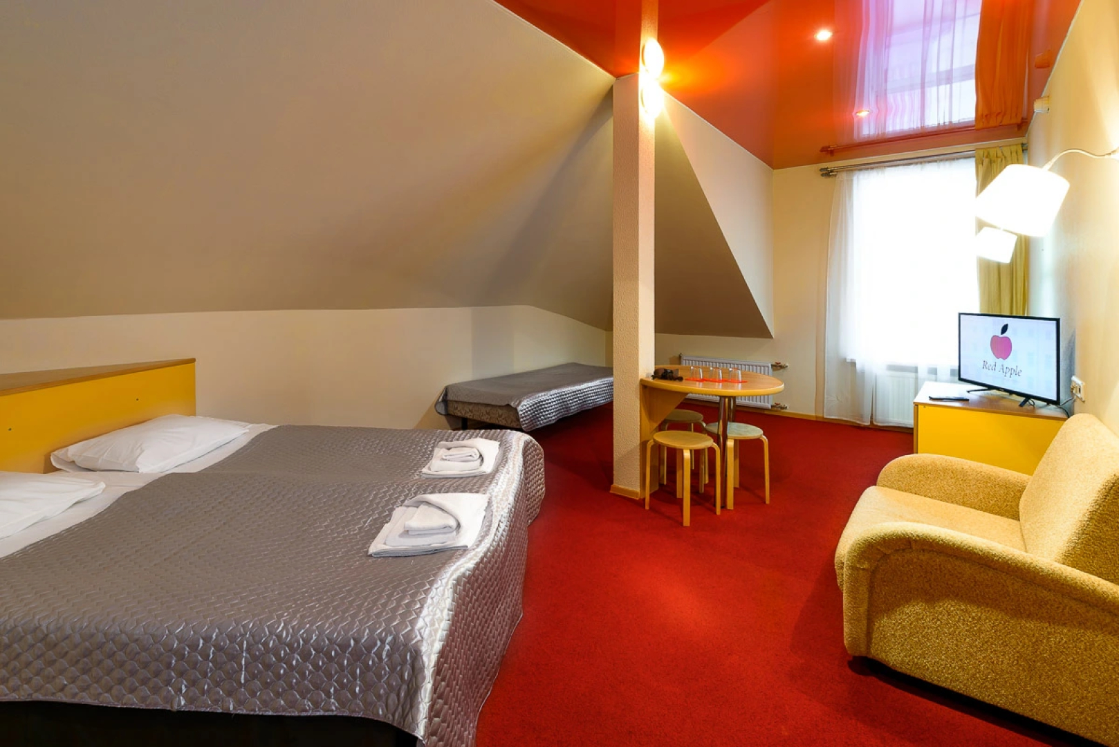 Отель Red Apple